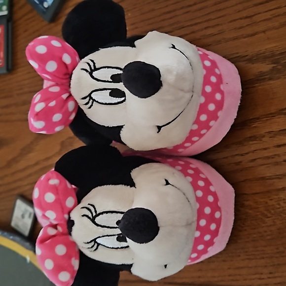 Minnie Mouse Slippers - Picture 1 of 8